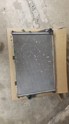 BMW 528I 530I E39 1999-2003 COOLING RADIATOR (1436060-03) OEM  - Image 1 of 4