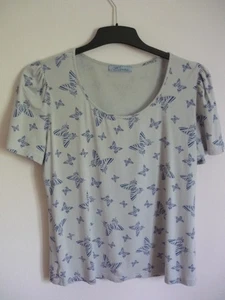 Shirt Bluse Himmelblau by  Lola Paltinger blau mit Schmetterlingen Größe 40/42 - Bild 1 von 5