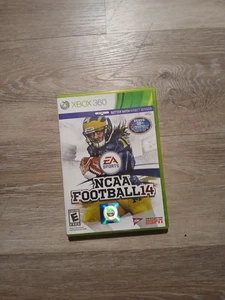 NCAA Football 14 (Microsoft Xbox 360, 2013) SOLO ESTUCHE UNIVERSITARIO  - Imagen 1 de 3