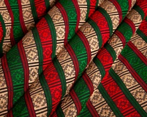 Cubierta Adorno Étnico Ucraniano Decoración PLAKHTA Rojo Verde Beige Regalo San Patricio - Imagen 1 de 9