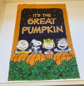Peanuts Snoopy Its The Great Pumpkin Halloween House Garden Flag 25 x 38 - Picture 1 of 3