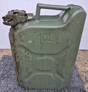Army Green 10 Litre Metal Jerry Can Fuel Petrol Jerrycan - Picture 1 of 7