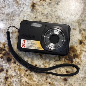Kodak EasyShare V1073 12.1MP Digital Camera - Black. WORKING. CAMERA ONLY. - Picture 1 of 4