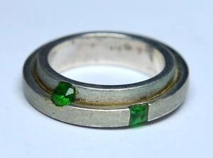 925 STERLING SILVER UNUSUAL DESIGNER RING with GREEN TOURMALINE GEMSTONES - Picture 1 of 9