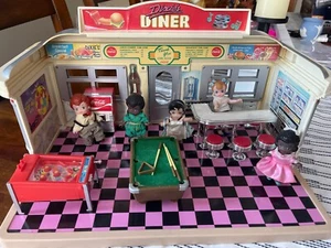 1988 TYCO Dixie's Diner Playset Restaurant W/ Access & 5 dolls - Picture 1 of 11