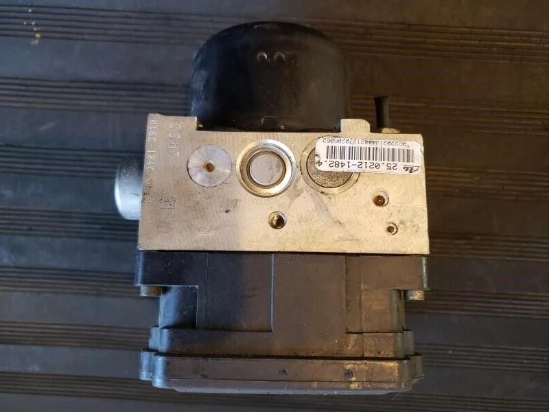 2010 Cadillac SRX ABS Anti-Lock Brake Pump Control Module Actuator Assembly — 第 1/4 张图片