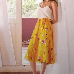 Falda envolvente floral de seda Sézane midi metálica dorada amarilla 44 forro de viscosa EE. UU. 12 - Imagen 1 de 14