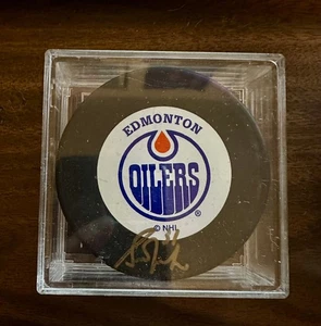Grant Fuhr Autographed Puck - Oilers - JSA -*SILVER or GOLD SIGNATURE* - Picture 1 of 2