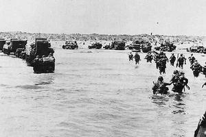 WW2 - Photo - Utah Beach - Débarquement des matériels lourds le 6 juin 1944 - Imagen 1 de 1