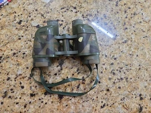 CAMO Simmons 7x35WA Focus Free Wide Angle Binoculars w/Case - Picture 1 of 8