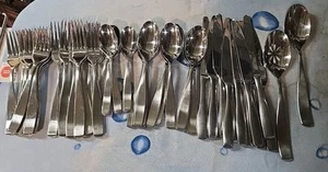 56 piezas Mikasa 'Loft' cubiertos de acero inoxidable satinado en muy buen estado usado - Imagen 1 de 6