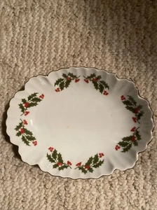 Vintage Christmas Oval Shaped Bon Bon Candy Dish Holly Berry Japan Gold Trim - Picture 1 of 5