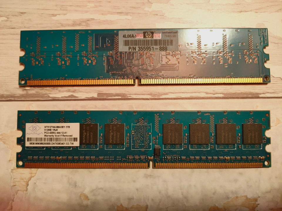 Memorie RAM NANYA 2x 512mb DDR2 PC2-4200U - HP P/N 355951-888 - Immagine 1 di 1