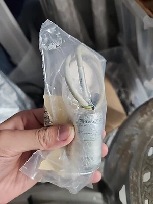 New Sensor Technics Pressure Sensor SQ96780, 24V, -14.7 - +15 Psig Fast Shipping - Image 1 of 3