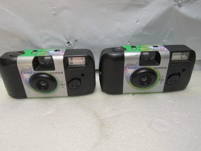 2 Vintage FUJIFILM QuickSnap Flash Camera 54 Exposure New Exp 2015 2016  (V56M) - Image 1 of 4