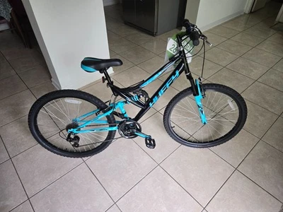 Huffy 26" Trail Runner Women's Mountain Bike, Metallic Pool Blue (New/Restored) - Image 1 of 4