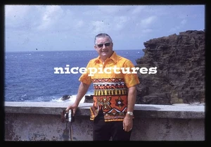 Honolulu Hawaii Tourist with Hawaiian shirt ocean view 1970s original slide - Picture 1 of 1