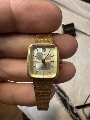 VINTAGE OSCAR DE LA RENTA GOLD TONE WOMEN’S WATCH QUARTZ JAPAN LR2175, UNTESTED - Image 1 of 4