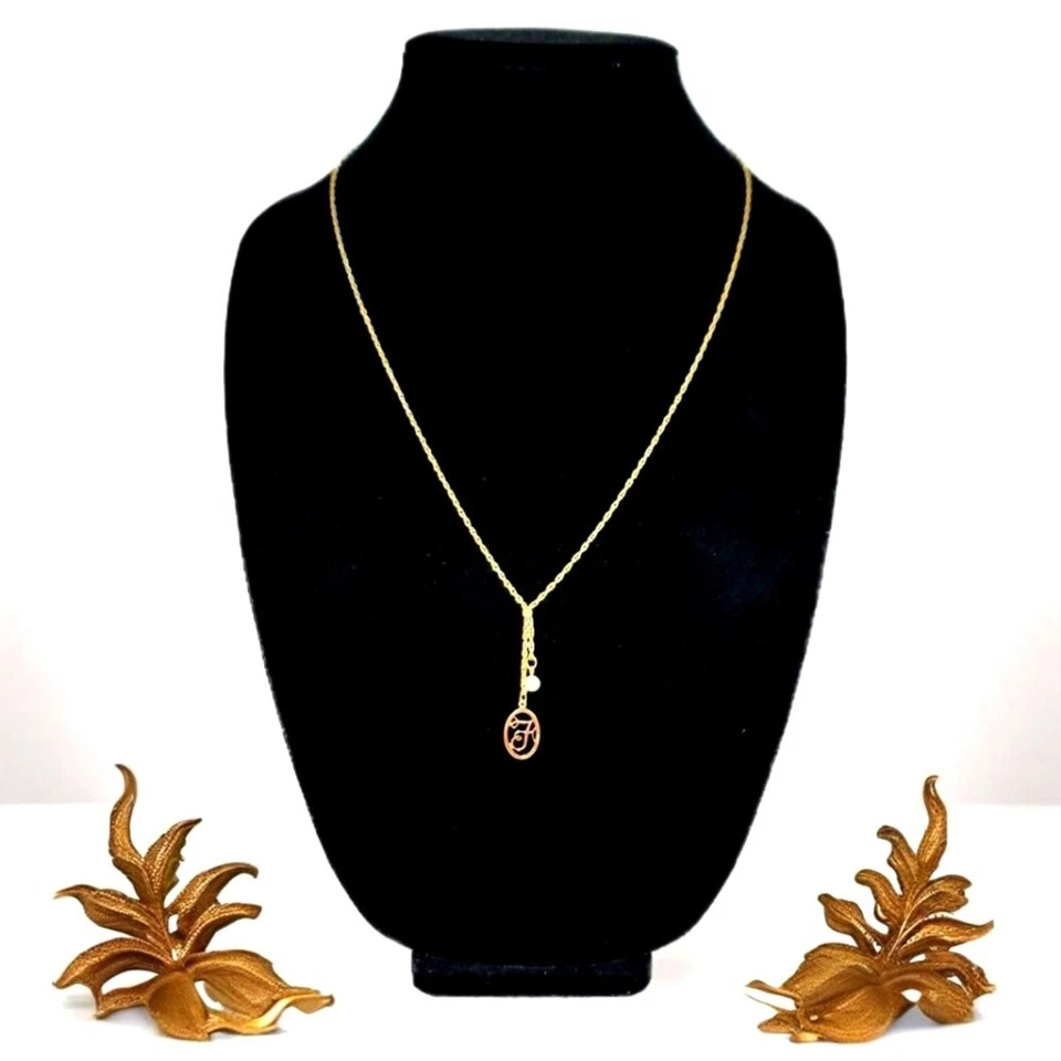 Collar Cuerda Oro Lariat "F" y Perla Firma Personal Avon De Colección Foto 1 de 4