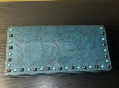 Bolso de Mano Anna Sui x Inc International Concepts Tachonado en Relieve Precio Original $89 Foto 1 de 4