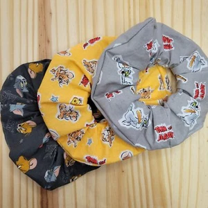 Tom & Jerry Scrunchies | Handmade in USA | Langlebiges Silikon Elastisch - Bild 1 von 6