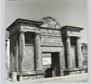 Puerta romana de CÓRDOBA en la década de 1950 ESPAÑA arquitectura de colección era franco foto de prensa - Imagen 1 de 2