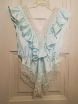 De colección Años 80 Lirio de Francia Peluche Satinado Verde con Volantes y Marfil Encaje Cuello Profundo Talla S Foto 1 de 4