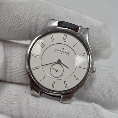 Relógio Skagen masculino 34mm mostrador branco tom prata pequenos segundos 433LSL1 nova bateria - Imagem 1 de 4