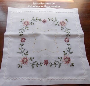 HOUSSE DE COUSSIN BRODERIE MAIN AUX RUBANS CARRE DE 40 BLANC CASSE TRES CLAIR - Picture 1 of 4
