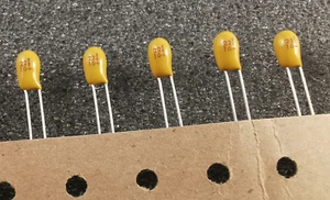 Tantalum Capacitor 22uF 16V 20% 2.5mm Pitch Through Hole  Unbranded  - 5 Pcs - Bild 1 von 1