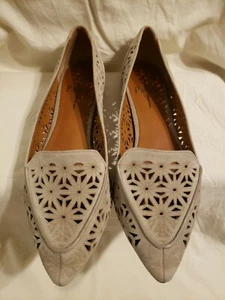 Linea Paolo Floral Grey Suede Pointed Toe Ballerina Flats Size 7.5M (T12) - Picture 1 of 6