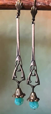 Pendientes Art Nouveau Filigranas Largas Latón Antiguo Verde Floral Checo Gotas de Vidrio Foto 1 de 4