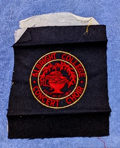 ALBRIGHT COLLEGE, Reading Pennsylvania - Vintage Concert Choir Fabric Seal Patch - Picture 1 of 3