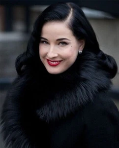 Dita Von Teese Unsigned 10x8 Photo - American vedette and burlesque dancer *5524 - Imagen 1 de 1