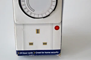 Enchufe temporizador compacto enchufable enchufe, caja de herramientas 24 horas mini ahorro de energía - leer información - Imagen 1 de 9