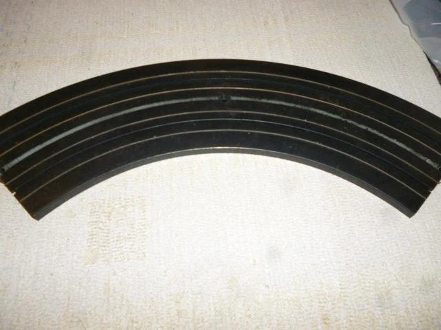 USED AURORA MODEL MOTORING CURVE TRACK-9" RADIUS - 2 SECTIONS- W/PINS - H27 - Image 1 of 1