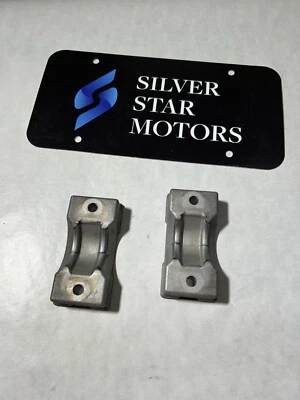 2008 - 2012 Audi R8 OEM Sway Bar Bracket Mounts (SET OF 2)  420411031A - Imagem 1 de 4