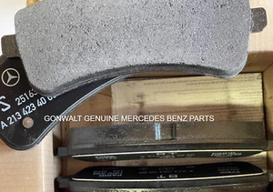 Juego de pastillas de freno traseras de cerámica OEM 0004203304 Mercedes-Benz AMG GT 63 AMG GT63 S E63 - Imagen 1 de 3
