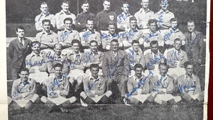 BLACKPOOL F. C. SUPERB PICTURE SIGNED BY 27 INCLUDING STANLEY MATTHEWS MORTENSON - Picture 1 of 2