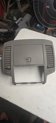 2005 年 NISSAN ALTIMA 中心 DASH 收音机边框存储立方体通风口原始设备制造商 TAN — 第 1/4 张图片