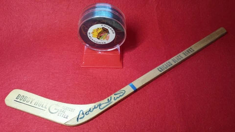 Autographed Bobby Hull Greatest Goal Getter Mini Stick / Puck Chicago Blackhawks Cover