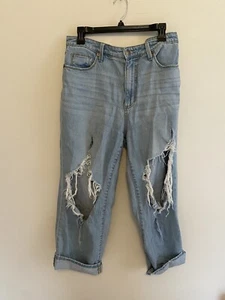 Universal Thread Women's Size 10/30R  Mom Jeans Blue Distressed - Picture 1 of 3