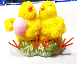 2 POLLUELOS DE PASCUA CON CUENTAS AMARILLAS DE COLECCIÓN CON DECORACIÓN DE HUEVO BRILLANTE - Imagen 1 de 4