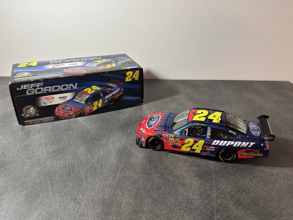 Modellino diecast NASCAR di JEFF GORDON, scala 1:24. - Immagine 1 di 4
