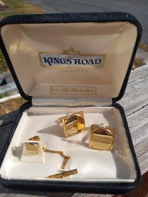 Conjunto de abotoaduras e gravata ANSON tom dourado na caixa vintage Kings Road Sears - Imagem 1 de 3