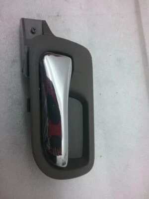 Manija de puerta interior trasera izquierda L/R sedán 4 puertas 2004 Honda Accord 5-7-2P Foto 1 de 4