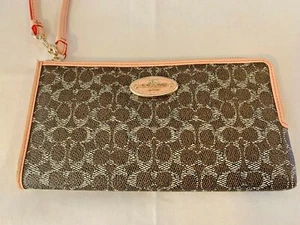 COACH Women's Wristlet (Authentic) - Picture 1 of 4