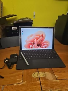 Microsoft Surface Pro 4 i5-6300U 2.50GHz 8GB RAM 256GB SSD 12.3" Free Apps. 4 - Picture 1 of 6