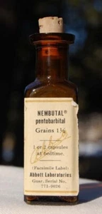 Small PENTOBARBITAL demo. bottle w/facsimile NEMBUTAL label from ABBOTT LABS - Picture 1 of 2