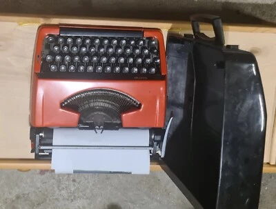 Mechanische Reiseschreibmaschine Brother delux 220 - Bild 1 von 3